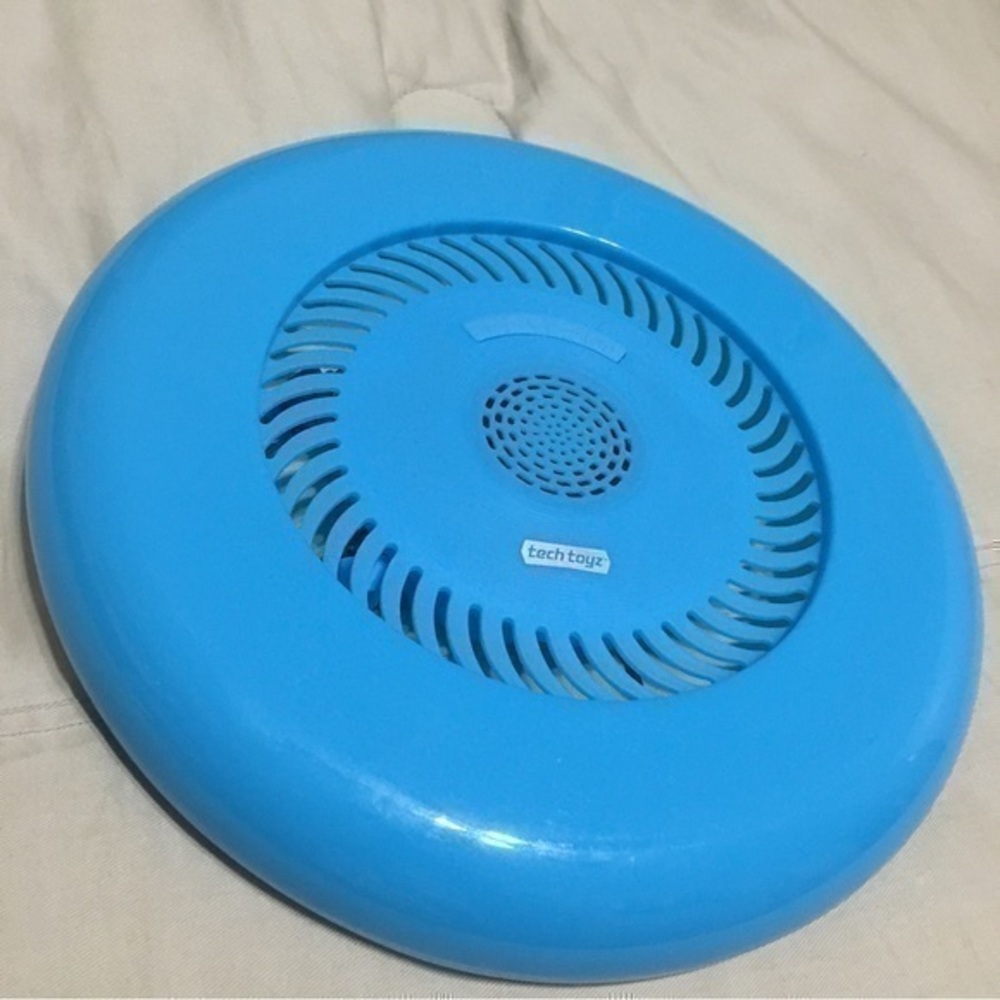 Tech Toyz Bluetooth Flying Sound Disc

With Built In Wireless Speaker